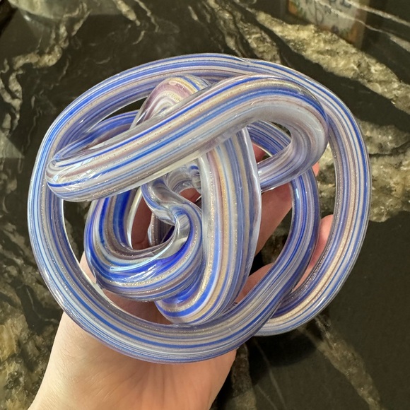 Glass Endless Knot / Infinity Knot - Picture 6 of 10